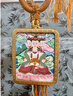 青藏源西藏純手繪扎基拉姆黃黑財神大黑天文殊菩薩藥師佛小唐卡佛牌吊墜 大日如來(lái)生肖羊猴守護神4*5cm 曬單實(shí)拍圖