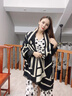 MITHAOL KUSC含羊毛桑蠶絲圍巾女2025秋冬披肩保暖百搭圍脖生日禮物送女友字母黑白禮盒裝 曬單實(shí)拍圖