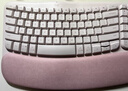 羅技（Logitech）Wave Keys人體工學(xué)鍵盤(pán) 無(wú)線(xiàn)藍牙鍵盤(pán)辦公平板ipad鍵盤(pán)Mac筆記本薄膜鍵盤(pán) 家用雙模帶掌托傾角支架 Wave Keys粉色(帶Bolt接收器) 曬單實(shí)拍圖