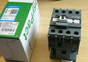 施耐德接觸器220VAC線(xiàn)圈電壓LC1N系列 9A自帶1NO/1開(kāi)輔助觸點(diǎn)LC1-N0910M5N 3P交流接觸器 曬單實(shí)拍圖