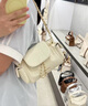CHARLES&KEITH25秋新品油蠟皮菱格腋下雙肩包機車(chē)包生日禮物CK2-60782702 Cream奶白色 S 曬單實(shí)拍圖