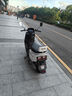 綠源電動(dòng)摩托車(chē)旋風(fēng)【續航100km-6塊鉛酸電池-1200W電機】液壓減震29L大容量座桶 液冷電機質(zhì)保十年 白 曬單實(shí)拍圖