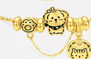 周大生腕美黃金貓貓狗狗轉運珠硬金摘星熊情侶款生日禮物送女友 【呆萌小狗-0.55g】-贈黑皮繩+銀鏈 黑色皮繩可更換成合金手鐲，請咨詢(xún)客服確認 曬單實(shí)拍圖