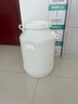 加厚塑料水桶家用儲水桶25L50升75升100升食品級酒桶油桶米桶帶蓋 白色50升/100斤特厚【桶重3.8斤 曬單實(shí)拍圖