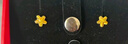 周六福足金小雛菊黃金耳釘女生日禮物計價(jià)A0910862  約0.91g 一對  曬單實(shí)拍圖