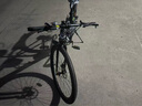 金武端自行車(chē)成人山地車(chē)公路賽車(chē)單車(chē)騎行變速超輕越野中學(xué)生初中青少年 頂配版-輻條輪-黑白色 27.5寸24速 曬單實(shí)拍圖