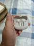 漫步者（EDIFIER）FitBuds Pro真無(wú)線(xiàn)主動(dòng)降噪藍牙耳機太空艙入耳式低延遲輕奢學(xué)生音樂(lè )游戲運動(dòng)禮物適配于蘋(píng)果華為 【皮革紋理設計】晨曦白+收納袋 曬單實(shí)拍圖