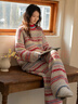 族瑪士半邊絨睡衣女秋冬季可外穿條紋珊瑚絨毛衣加厚保暖家居服套裝冬天 S83676#半邊絨套裝-慶紅繁花 M-【建議80-125斤/158-165CM】 曬單實(shí)拍圖