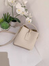 Reessy奢侈品包包女包水桶包2025新款單肩小包通勤手提包高端百搭斜挎包 米白(禮盒包裝) 曬單實(shí)拍圖