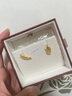 周生生 羽毛黃金耳釘 愛(ài)情密語(yǔ)足金丘比特之羽耳飾 86820E計價(jià) 3.63克(含工費200元) 曬單實(shí)拍圖