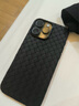 可樂(lè )豬蘋(píng)果16ProMax手機殼iPhone編織殼皮紋硅膠軟殼超薄磨砂防摔后殼透氣散熱防滑全包邊保護套商務(wù)新款 蘋(píng)果16ProMax【黑色】皮紋編織殼 曬單實(shí)拍圖