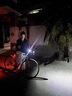超亮自行車(chē)夜騎燈帶支架公路山地車(chē)前燈夜間照明燈兒童騎行裝備 夢(mèng)幻藍【2000毫安】 電量顯示 曬單實(shí)拍圖