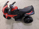 AKOOYA兒童電動(dòng)摩托車(chē)2-3-5-6歲可坐人電動(dòng)車(chē)玩具車(chē)自駕遙控電瓶三輪車(chē) 【高配】烈焰紅+音樂(lè )燈光+皮座+大電瓶+遙控 曬單實(shí)拍圖