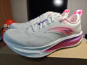 安踏馬力2丨氮科技全掌碳板跑步鞋子男專(zhuān)業(yè)馬拉松訓練鞋緩震運動(dòng)鞋 雪花白/熒光蓮粉/葡萄紫252-1 43 （男9.5） 曬單實(shí)拍圖