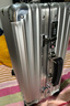 RIMOWA【ROSé同款】日默瓦Classic21寸經(jīng)典鋁鎂合金行李箱旅行箱 銀色 21寸 【適合3-5天短途旅行】 曬單實(shí)拍圖