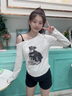 柯蘭娜白色小狗印花斜肩單肩帶長(cháng)袖T恤女早秋2026新款收腰露肩上衣 白色 S  【90斤內】 曬單實(shí)拍圖