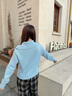 玖姿·安娜蔻【明星同款】復古撞色慵懶隨性翻領(lǐng)落肩羊毛針織開(kāi)衫2025冬季新款 淺藍-第二批 M 曬單實(shí)拍圖