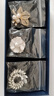 締晶胸針女士高檔簡(jiǎn)約胸花絲巾防走光扣西服領(lǐng)花胸章套裝禮盒生日禮物 山茶花胸針套盒TW129 曬單實(shí)拍圖