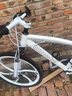 新款奔馳山地車(chē)自行車(chē)男女成人輕便學(xué)生賽車(chē)變速減震碟剎越野單車(chē) 黑色車(chē)架三刀輪+大禮包 24寸30速適合身高145-170 曬單實(shí)拍圖