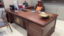烏金木辦公桌椅文件柜組合董事長(cháng)總裁老板辦公新中式實(shí)木大班臺 2.2米大班臺 曬單實(shí)拍圖