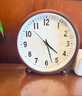 山頭林村實(shí)木奶油風(fēng)座鐘客廳中古風(fēng)桌面擺件時(shí)鐘擺臺式鐘表擺放電視柜 胡桃擺球【椴木面】大黑字黑針 12英寸 (電波機芯) 曬單實(shí)拍圖