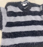 UR2025秋季新款女裝撞色條紋毛絨短款落肩袖針織衫UYV950007 深黑灰色條紋 S 曬單實(shí)拍圖
