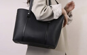 袋鼠卡拉軟皮托特包女包品牌大氣手提包2026歐美時(shí)尚新款斜挎包中年媽媽包 黑色（禮盒裝+手包卡包） 大包（長(cháng)33-厚11-高27.5厘米） 曬單實(shí)拍圖