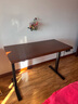 唄奇實(shí)木電動(dòng)升降桌可升降電腦桌家用臥室學(xué)習書(shū)桌辦公工作臺桌子 【單電機2節】胡桃色 120x60x75cm 曬單實(shí)拍圖