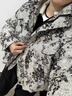 鹿王戀雪短款羽絨服女冬季2025新款爆款時(shí)尚立領(lǐng)輕國風(fēng)水墨畫(huà)印花保暖外套 丹青色 L 曬單實(shí)拍圖