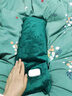 JCZS德國品牌長(cháng)條暖水袋頸椎專(zhuān)用熱水袋枕頭肩頸脖子熱敷腰肚子充電式 墨綠色【加長(cháng)肩頸腰腹款】 曬單實(shí)拍圖