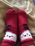 貓人圣誕襪子女秋冬季加厚珊瑚絨保暖居家圣誕節送禮物可愛(ài)毛絨中筒襪 【2雙】紅色+姜黃 均碼 【超值貓人禮盒裝】 曬單實(shí)拍圖