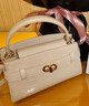 CHARLES&KEITH鱷魚(yú)紋凱莉包手提斜挎婚包包女包生日禮物CK2-50270880-1 Ivory象牙色 S 曬單實(shí)拍圖