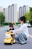 MAIGEMENG兒童扭扭車(chē)1-3歲防側翻搖搖車(chē)電動(dòng)車(chē)男女寶寶車(chē)嬰兒車(chē)可坐人遙控 【遙控電動(dòng)款】檸檬黃+音樂(lè )燈光+發(fā)泡軟輪+圍欄推桿 寶寶周歲生日禮物-下單送餐盤(pán) 曬單實(shí)拍圖