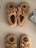 卡皮巴拉兒童踩屎感女童冬卡通可愛(ài)防滑室內居家軟底拖鞋寶寶拖鞋 升級版環(huán)保材質(zhì)淺咖（包跟） 12 40/41碼（適合39/40腳穿） 曬單實(shí)拍圖