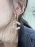 夢(mèng)可飾耳飾小香風(fēng)2025初春新款雙C鑲鉆耳環(huán)小眾輕奢風(fēng)氣質(zhì)時(shí)尚耳環(huán)禮物 粉-雙C 曬單實(shí)拍圖