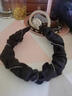 向晚發(fā)箍皺褶緞面布藝顯高顱頂發(fā)箍頭箍精致佩戴舒適女 黑色 曬單實(shí)拍圖