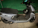 大隆鷹豪2025新款電動(dòng)摩托車(chē)M95電動(dòng)車(chē)72V超長(cháng)續航代步車(chē)男女士電瓶車(chē)前后碟剎兩輪長(cháng)跑王電摩高速踏板車(chē) 納多灰【手機互聯(lián) 藍牙音響】 60V22A鉛酸電池【續航約60KM】 曬單實(shí)拍圖