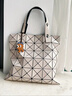 三宅一生（ISSEY MIYAKE）女士啞光經(jīng)典六格菱格 白色 BB21-AG603-01 曬單實拍圖