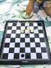 得力(deli) 磁石國際象棋學(xué)生桌游厚實(shí)便攜式折疊棋盤(pán)益智桌游 曬單實(shí)拍圖
