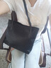 慕昂高級感復古女神節包包2026新款女包時(shí)尚通勤單肩包流行托特包 黑色帶掛件 曬單實(shí)拍圖