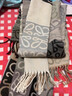 恒源祥圍巾女冬季2022新款大牌羅家百搭韓版保暖仿羊絨羊毛網(wǎng)紅披肩圍脖 英倫經(jīng)典-藍咖_180*40窄版 曬單實(shí)拍圖