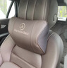 適用奔馳頭枕護頸枕E級e300l S級C級GLA GLC C260L汽車(chē)頭枕腰靠墊 奔馳【鉆石黑】頭枕1個(gè)裝 刺繡標 黑色 1個(gè) 曬單實(shí)拍圖