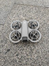 大疆 DJI Neo 掌上Vlog跟拍無(wú)人機4K高清露營(yíng)旅行航拍飛行相機 新手入門(mén)mini語(yǔ)音遙控飛機 暢飛套裝（含遙控器，三塊電池） 隨心換 2 年版（推薦） 曬單實(shí)拍圖
