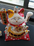 吉貓堂招財貓擺件開(kāi)業(yè)大號自動(dòng)搖手店鋪前臺家居客廳裝飾發(fā)財貓送禮禮品 32CM高【我為財運舉大旗】搖手貓 【禮盒+坐墊+圍脖】電池插電兩用 曬單實(shí)拍圖