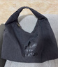 adidas「云朵包」牛仔風(fēng)大容量運動(dòng)挎包女子阿迪達斯官方三葉草 黑色 NS 曬單實(shí)拍圖