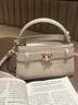 CHARLES&KEITH鱷魚(yú)紋凱莉包手提斜挎婚包包女包生日禮物CK2-50270880-1 Ivory象牙色 S 曬單實(shí)拍圖
