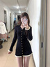 妙奕嘉針織連衣裙秋冬季長(cháng)袖裙子2025年新款小香風(fēng)黑色包臀裙修身赫本風(fēng) 黑色v領(lǐng)單排扣花邊氣質(zhì)包臀裙 均碼 【建議120斤內】 曬單實(shí)拍圖