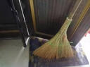 掃帚天然金絲高粱苗手工制作加寬加厚款竹竿把掃把笤帚家庭掃地 竹竿把加寬加厚1把 曬單實(shí)拍圖