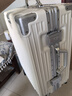 歐遙鋁框行李箱次日達結實(shí)耐用可坐人加厚硬殼拉桿箱男女大容量密碼箱 典雅白*帶杯架充電口伸縮置物鉤 20英寸 -海關(guān)密碼鎖+雙封閉內襯 曬單實(shí)拍圖