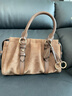 CHARLES&KEITH25冬新品復古絨面小方包波士頓包CK2-30671820-1 Mocha Brown摩卡棕 S 曬單實(shí)拍圖